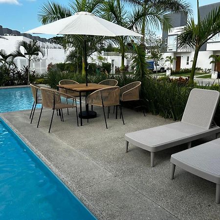 Casa Comoda Con Piscina Наранхо Экстерьер фото